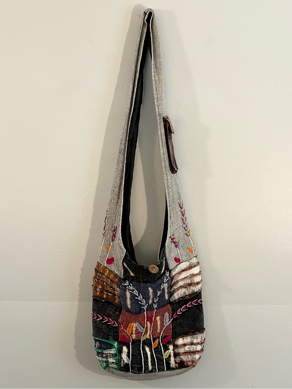 Y2K Rising International patchwork embroidered Nepal fabric crossbody bag 2000’s